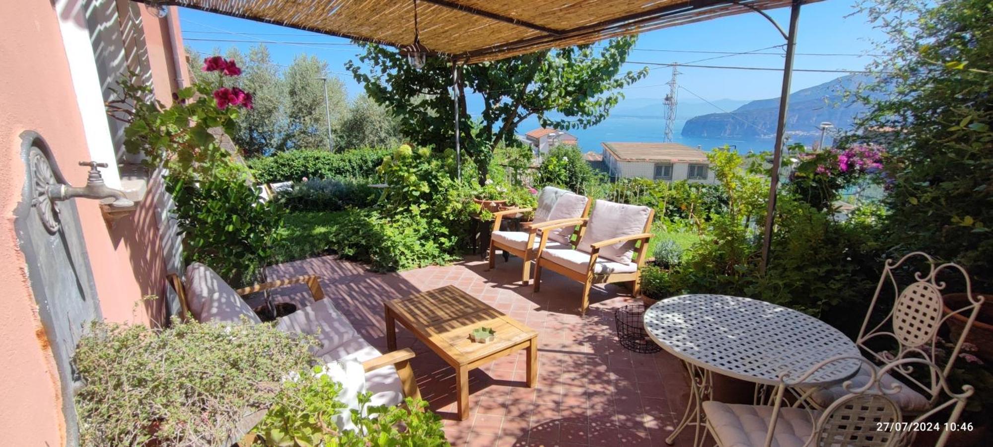 Lally'S Garden Bed & Breakfast ซอร์เรนโต ภายนอก รูปภาพ