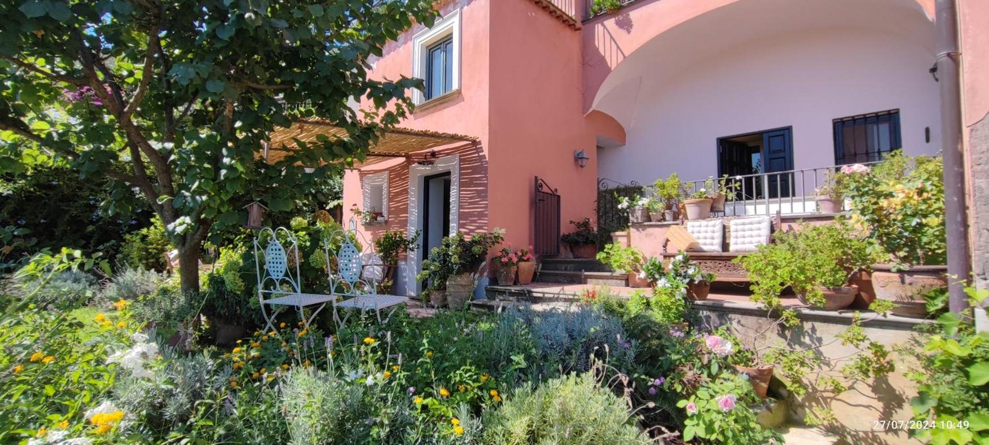 Lally'S Garden Bed & Breakfast ซอร์เรนโต ภายนอก รูปภาพ