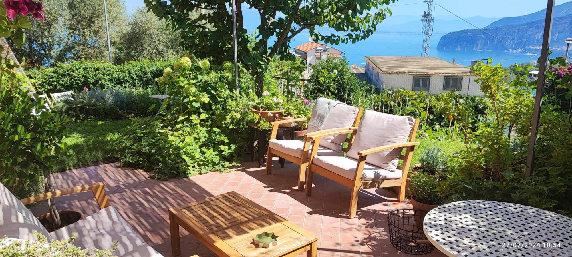 Lally'S Garden Bed & Breakfast ซอร์เรนโต ภายนอก รูปภาพ
